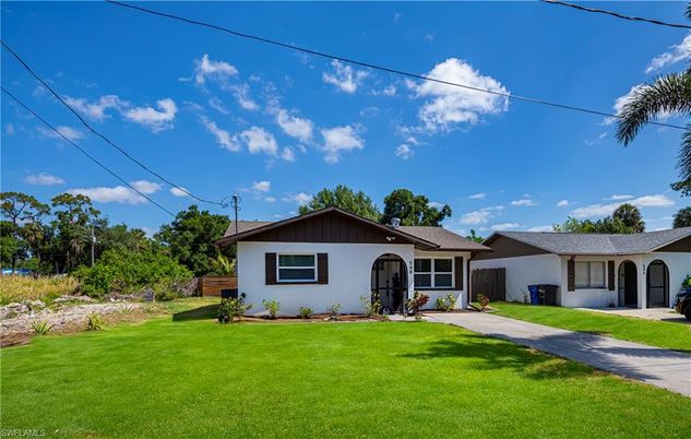 Backyard, Exterior, Facade, Ranch