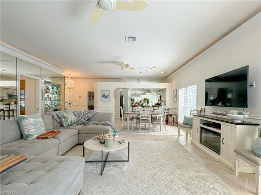 Chandelier, Dining room, Interior, Living room