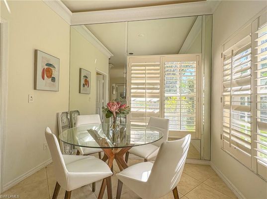Dining room, Interior