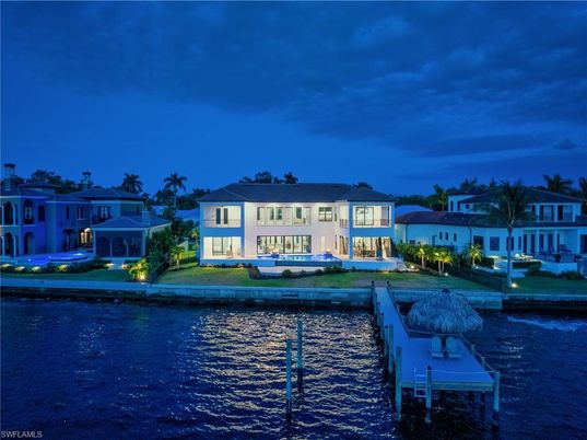 Exterior, Lake