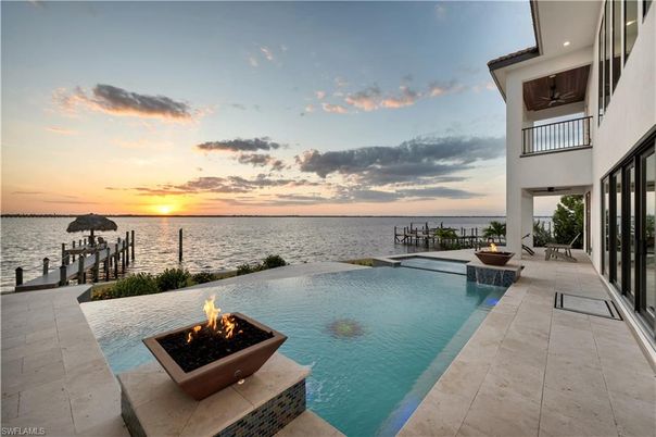 Exterior, Lake, Pool, Water