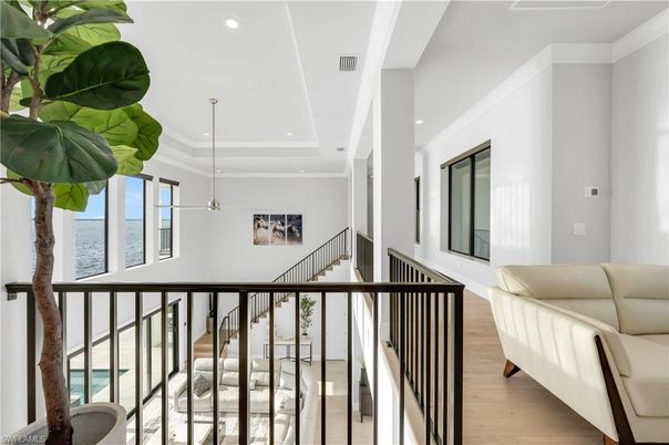 Interior, Pendant Lights, Recessed Lighting, Wood Texture Flooring