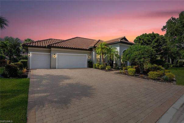 Attached, Exterior, Facade, Mediterranean
