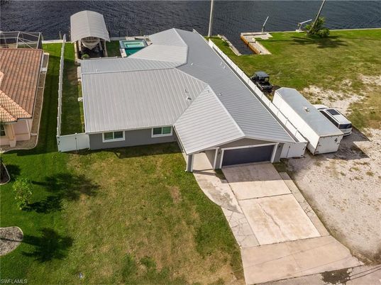 Exterior, Drone