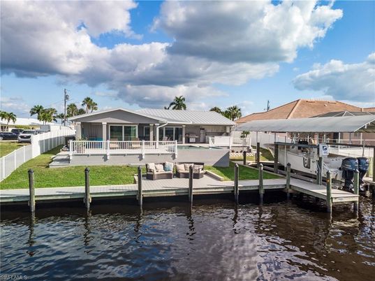 Exterior, Lake
