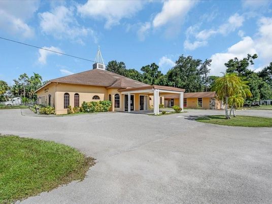 Backyard, Exterior, Facade, Ranch