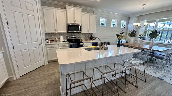 Dining room, Interior, Kitchen, Pendant Lights, Recessed Lighting, Wood Texture Flooring