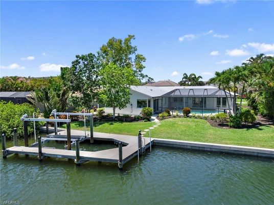Exterior, Lake