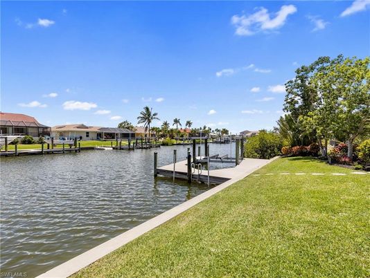 Exterior, Lake