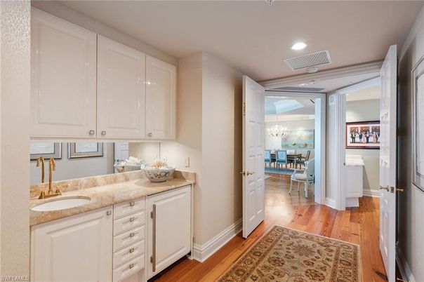 Chandelier, Dining room, Interior, Recessed Lighting, Wood Texture Flooring