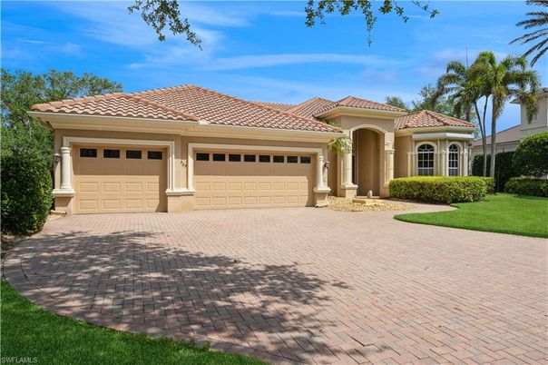 Attached, Exterior, Facade, Mediterranean