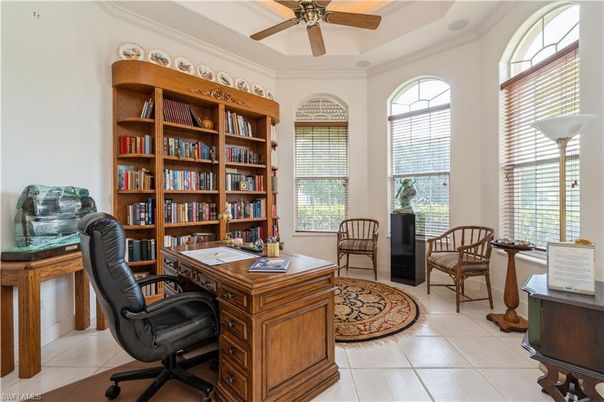 Home Office, Interior