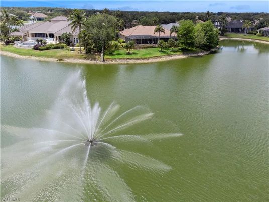Exterior, Lake