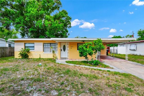 Backyard, Exterior, Facade, Ranch