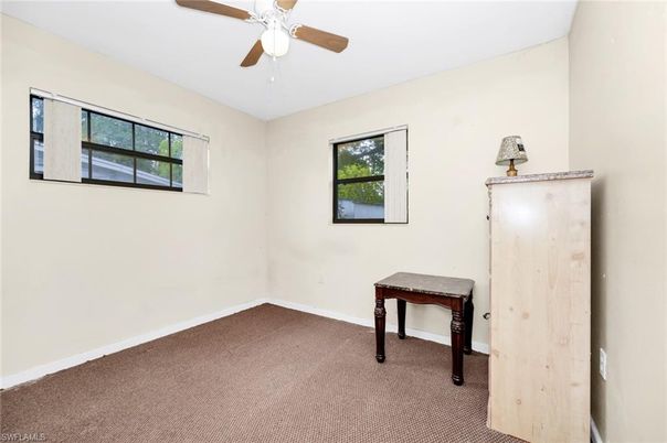 Empty room, Interior