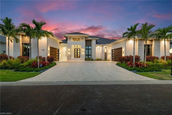 Attached, Exterior, Facade, Modern