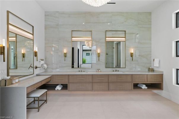 Bathroom, Dual Sink Vanities, Interior