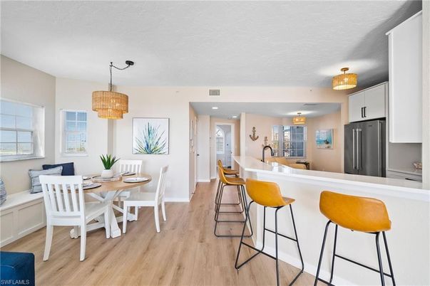 Chandelier, Dining room, Interior, Kitchen, Recessed Lighting, Wood Texture Flooring