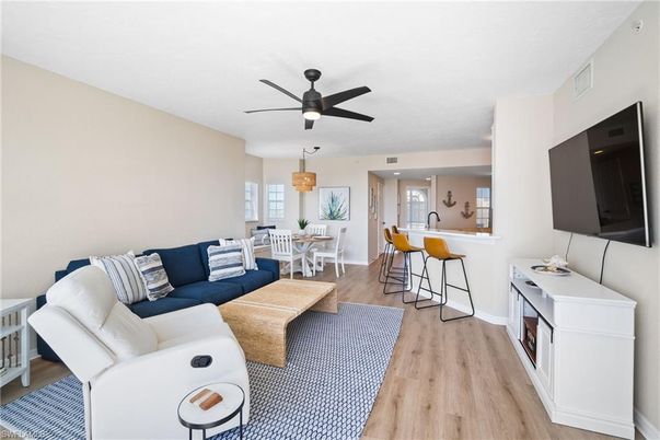 Dining room, Interior, Living room, Pendant Lights, Recessed Lighting, Wood Texture Flooring