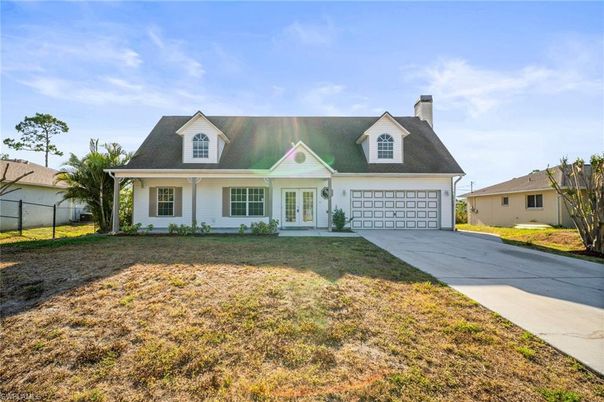 Attached, Exterior, Facade, Cape Cod