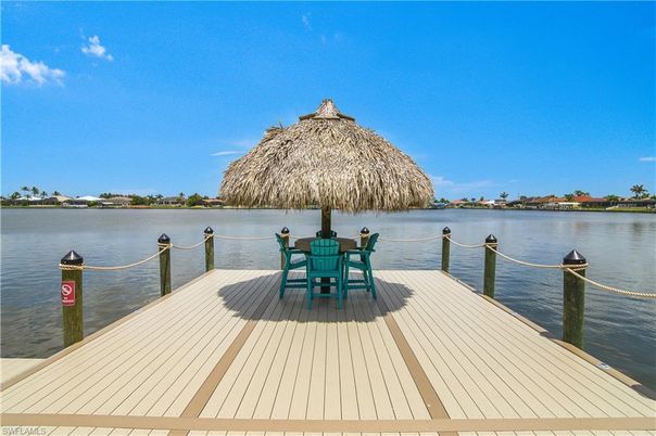 Exterior, Lake