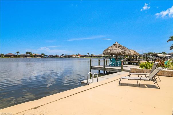 Exterior, Lake