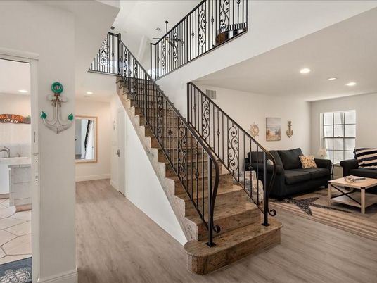 Interior, Recessed Lighting, Wood Texture Flooring