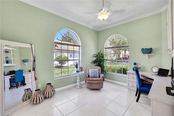 Home Office, Interior