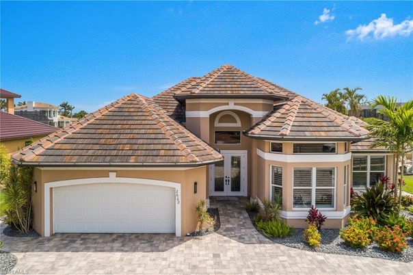 Attached, Exterior, Facade, Mediterranean