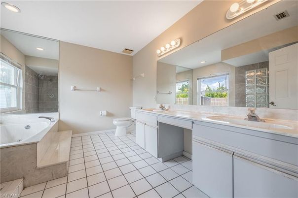 Bathroom, Dual Sink Vanities, Interior, Recessed Lighting