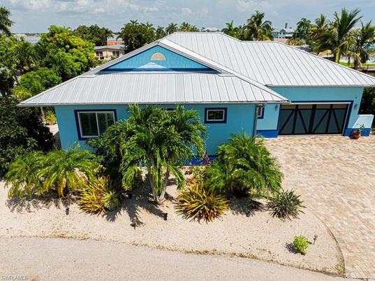 Attached, Exterior, Facade, Ranch