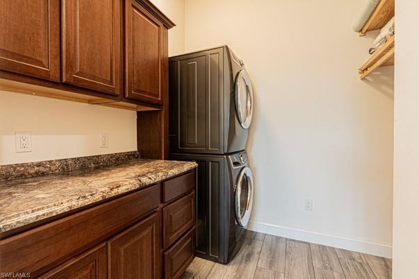 Interior, Washer, Wood Texture Flooring