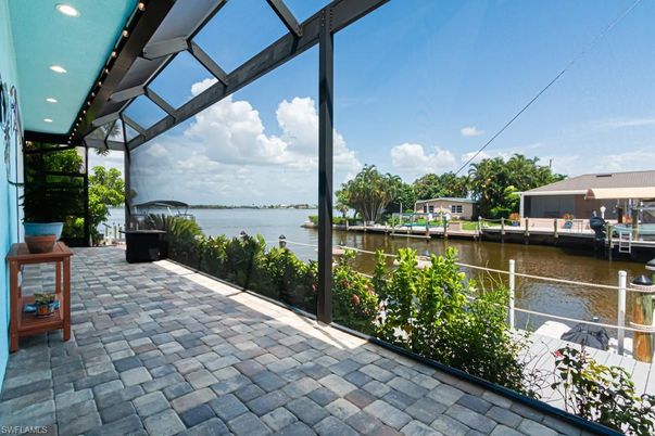 Exterior, Lake