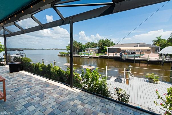 Exterior, Lake