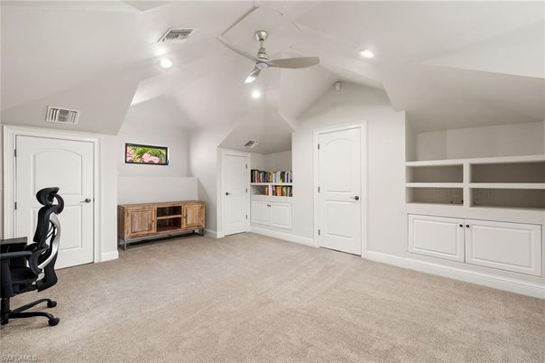 Fitness Equipment, Interior, Recessed Lighting, Wood Texture Flooring