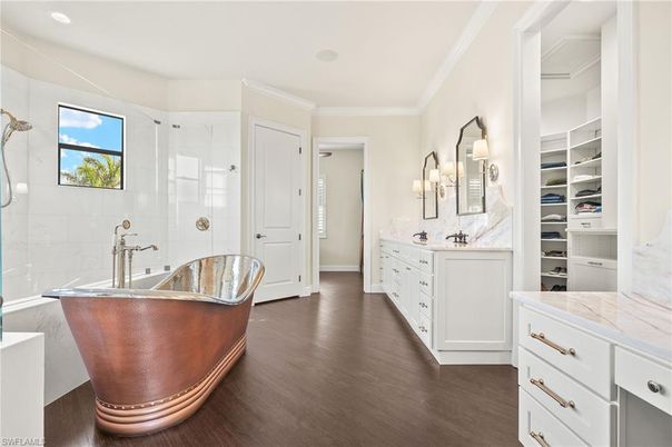 Interior, Walk-in Closets, Wood Texture Flooring
