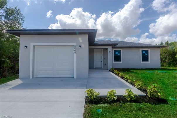 Attached, Exterior, Facade, Ranch