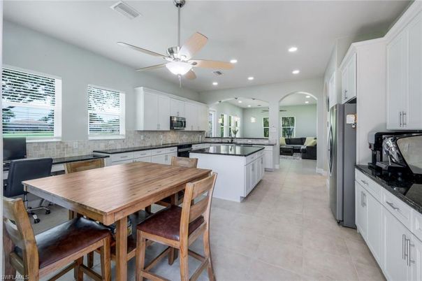 Dining room, Interior, Kitchen, Recessed Lighting