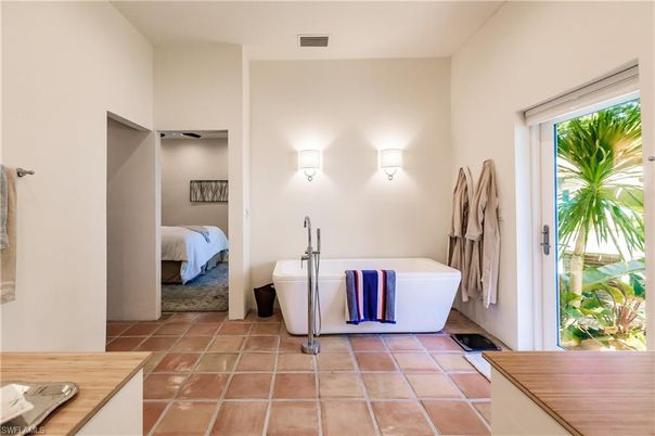 Bathroom, Bedroom, Free Standing Baths, Interior
