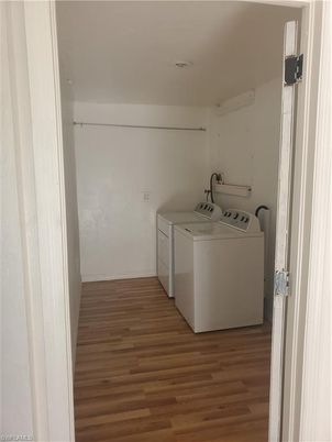 Interior, Washer, Wood Texture Flooring