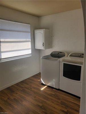 Interior, Washer, Wood Texture Flooring