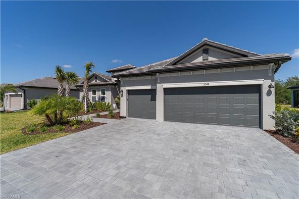 Attached, Exterior, Facade, Ranch