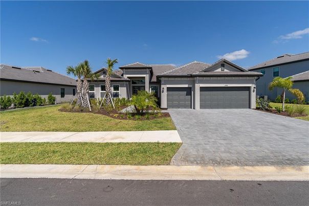 Attached, Exterior, Facade, Ranch