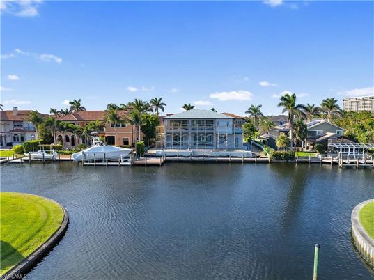 Exterior, Lake