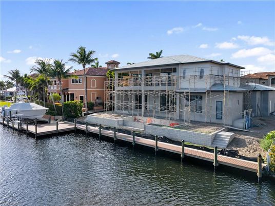 Exterior, Lake