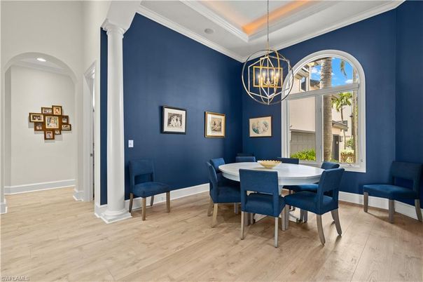 Chandelier, Dining room, Interior, Pendant Lights, Recessed Lighting, Wood Texture Flooring
