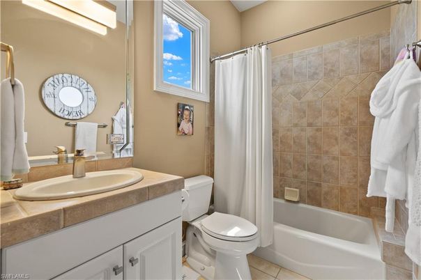 Bathroom, Interior, Tile Countertops