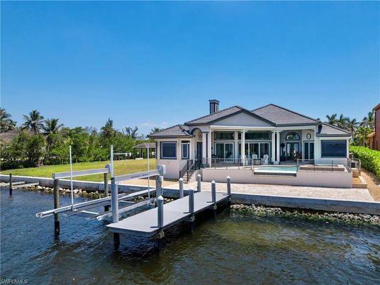 Exterior, Lake