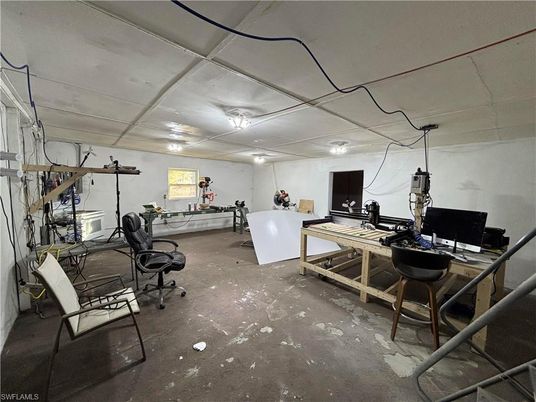 Home Office, Interior