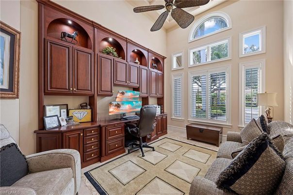 Home Office, Interior